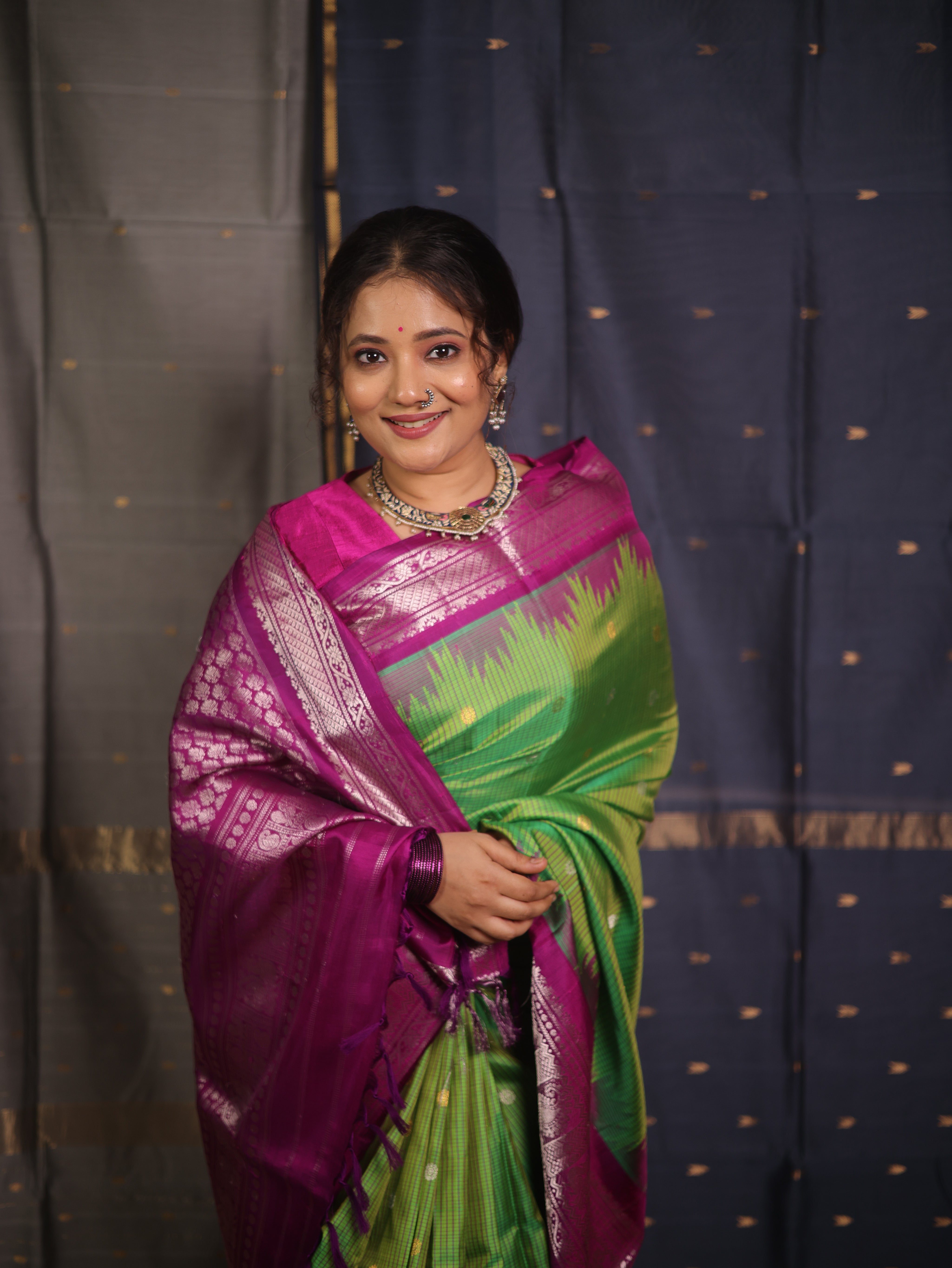 Parrot Green Gadwal Silk Saree - SRPGGSS554
