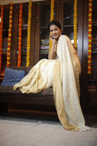 White Plain Linen Saree With White Tassels-SRWPLS146