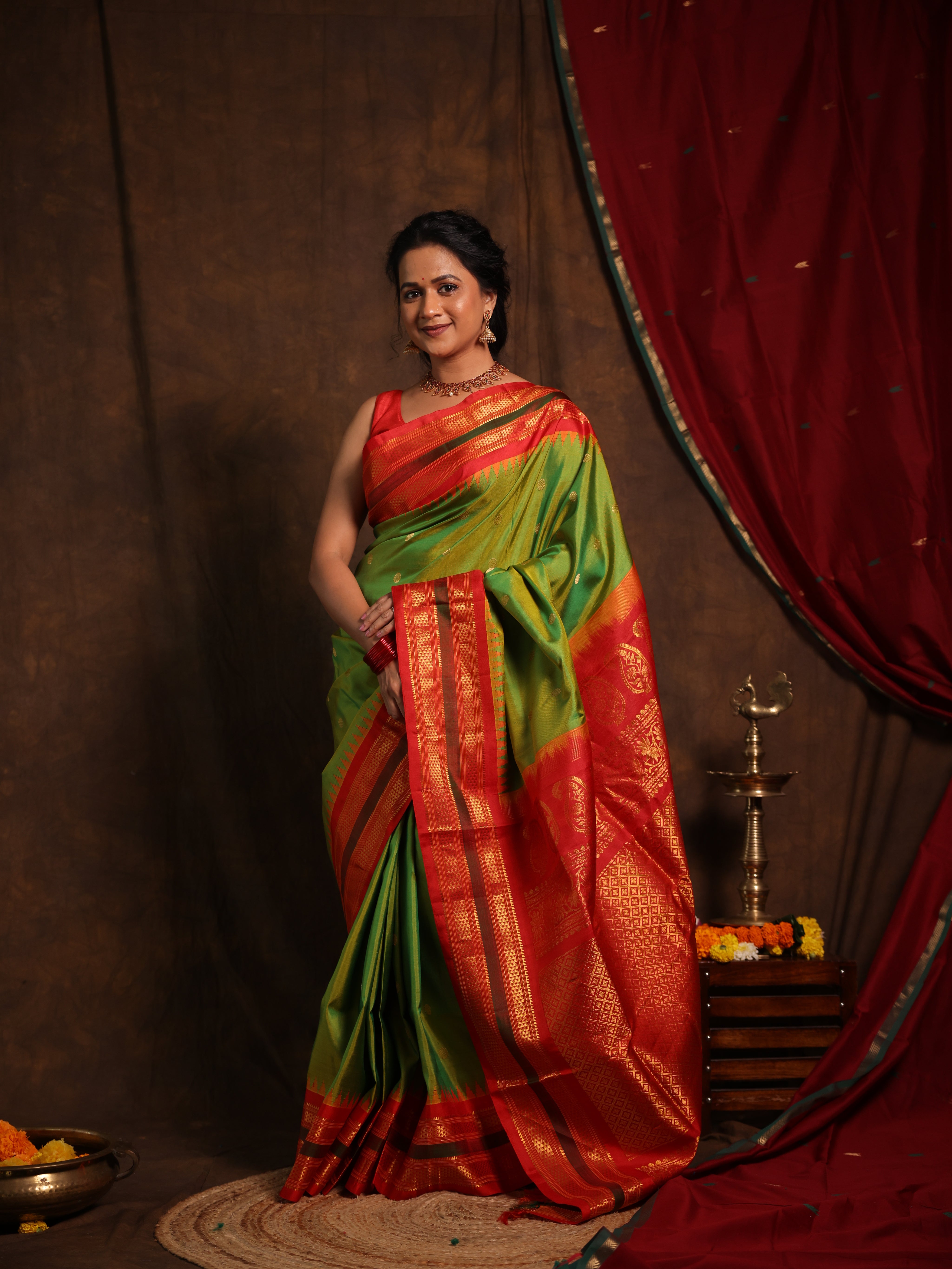 Two Tone Green Gadwal Silk Saree - SRTTGGSS622