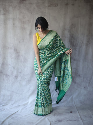 Dark Green Bandhani Georgette Banarasi Silk Saree - SRDGBGBSS424