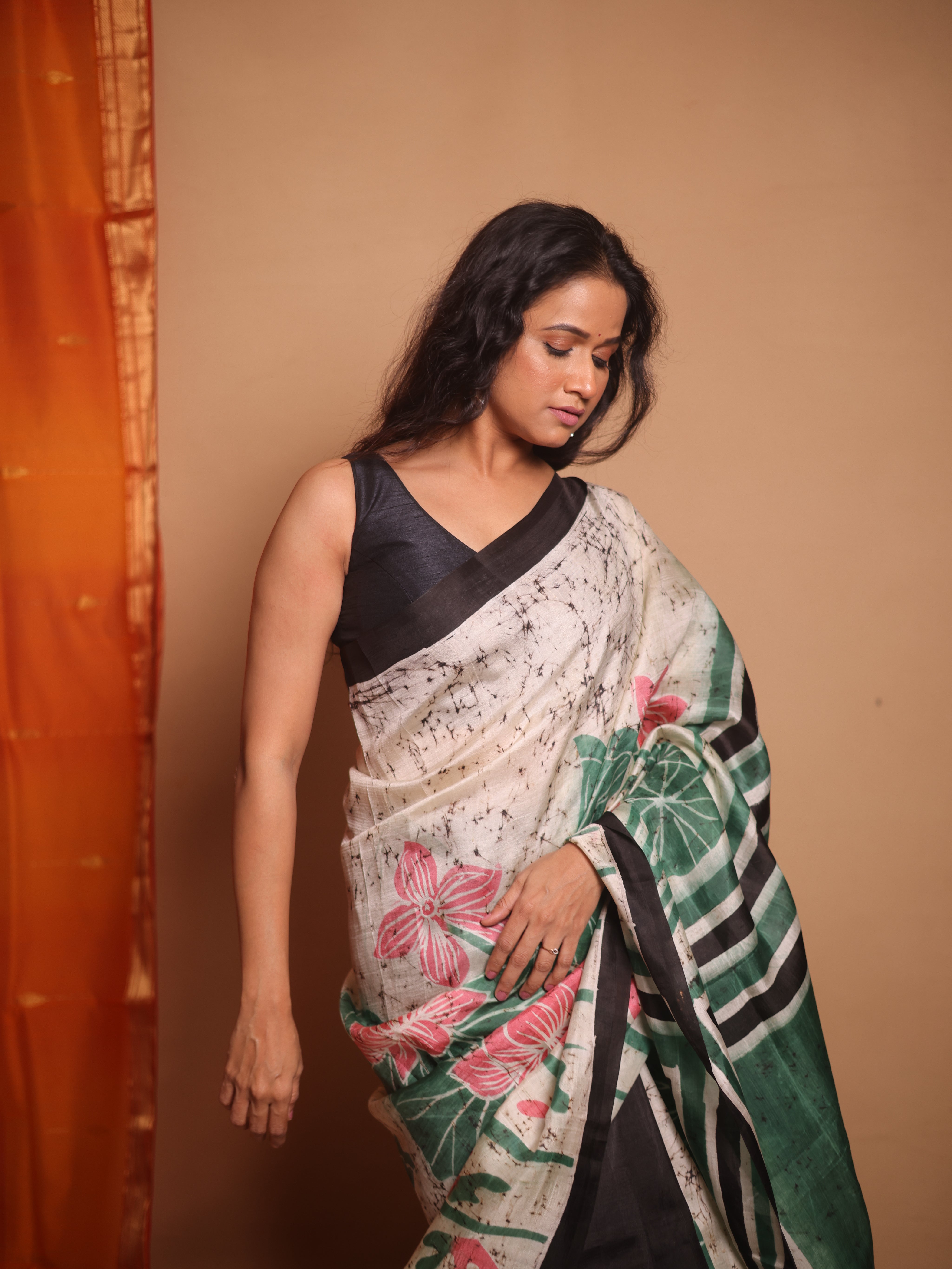 Cream Batik Printed Tussar Silk Saree - SRCPTSS045
