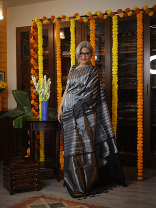 Grey Soft Silk Saree With Plain Black Pallu - SRGSSS148