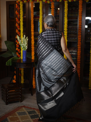 Grey Soft Silk Saree With Plain Black Pallu - SRGSSS148