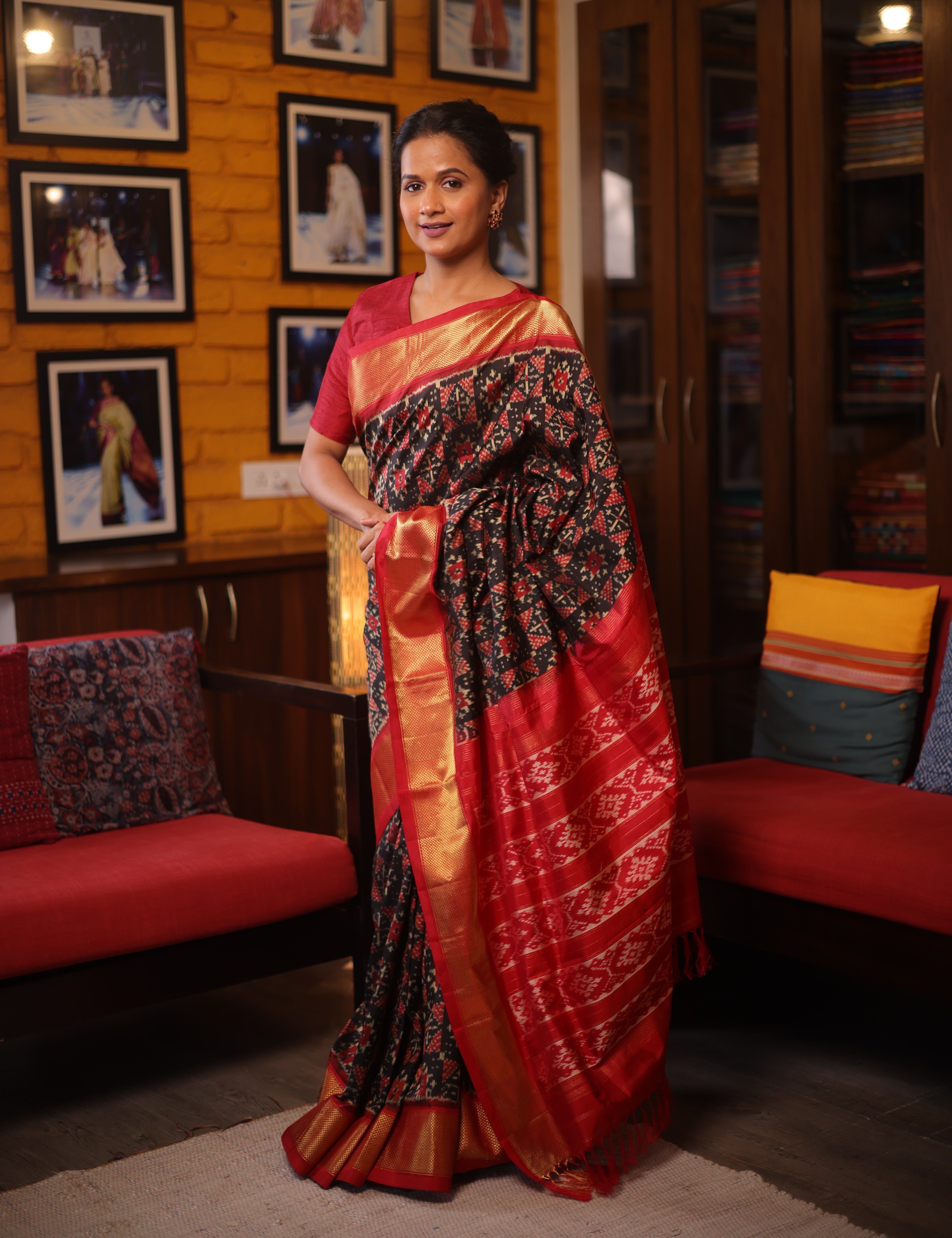 Black Pochampalli Silk Ikat Saree - SRBPSIS175