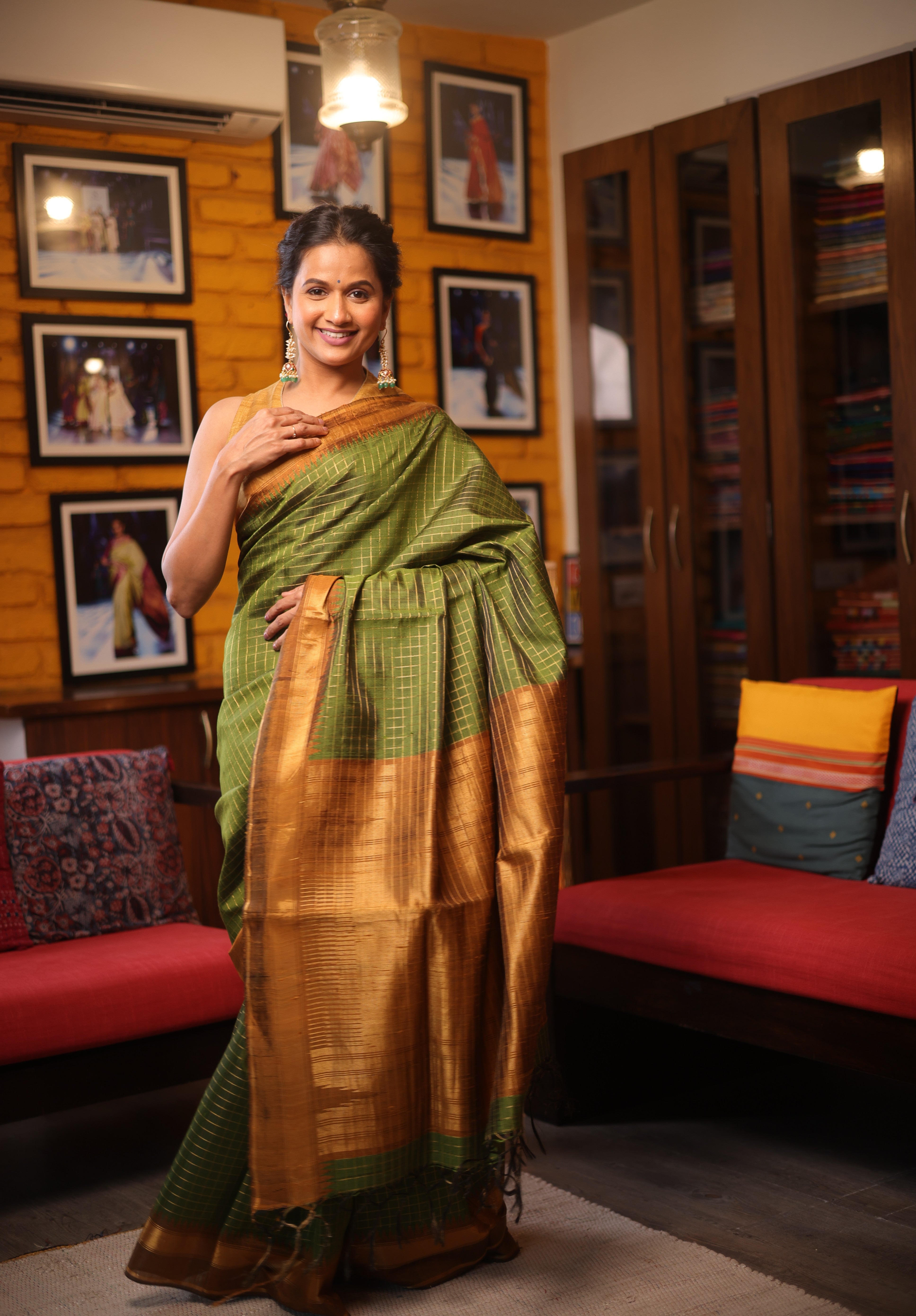 Mehendi Green Raw Silk Saree - SRMGRSS389