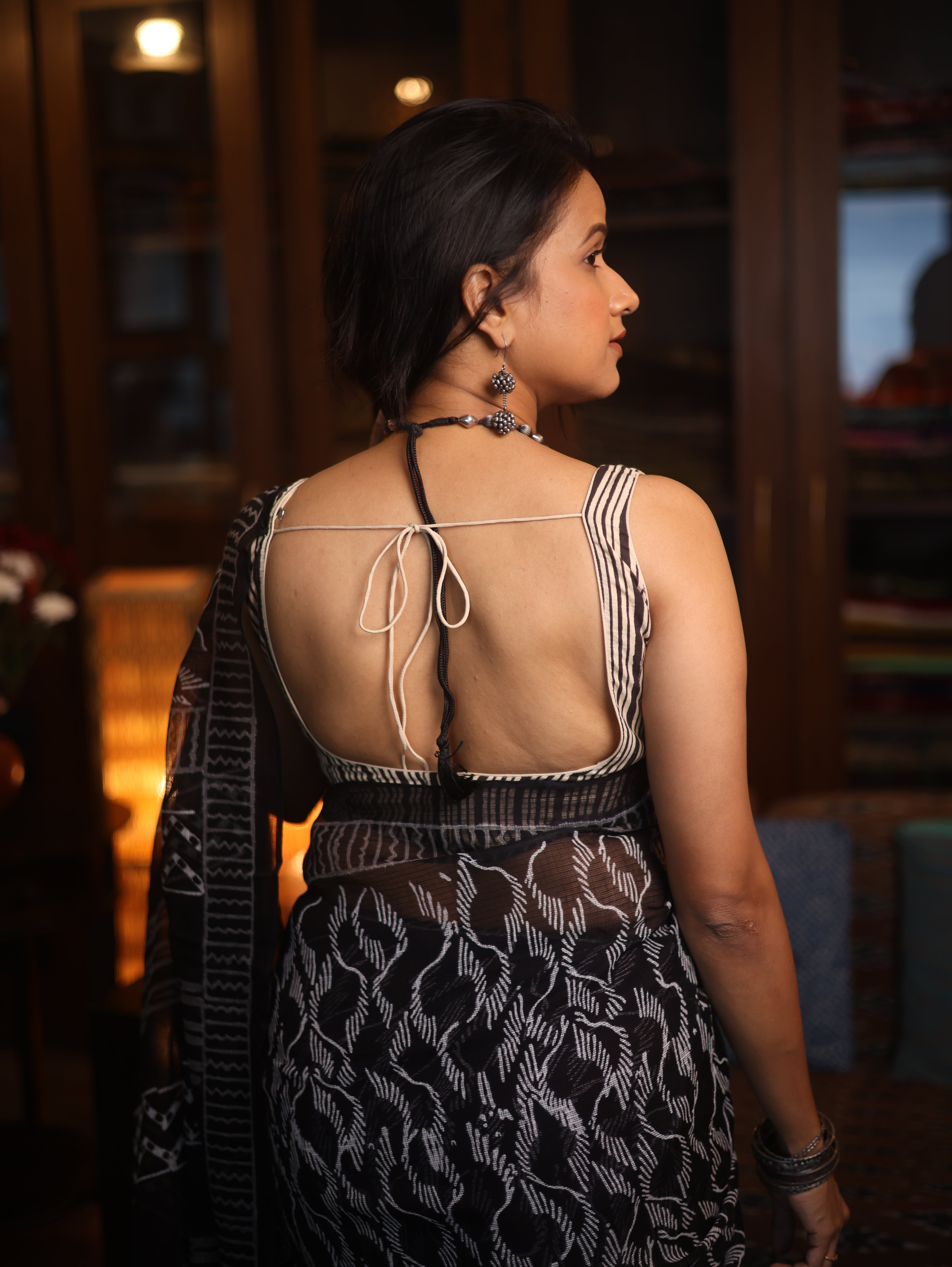 Cream & Black Sleeveless Cotton Round-Neck Blouse - SRCBRNB01