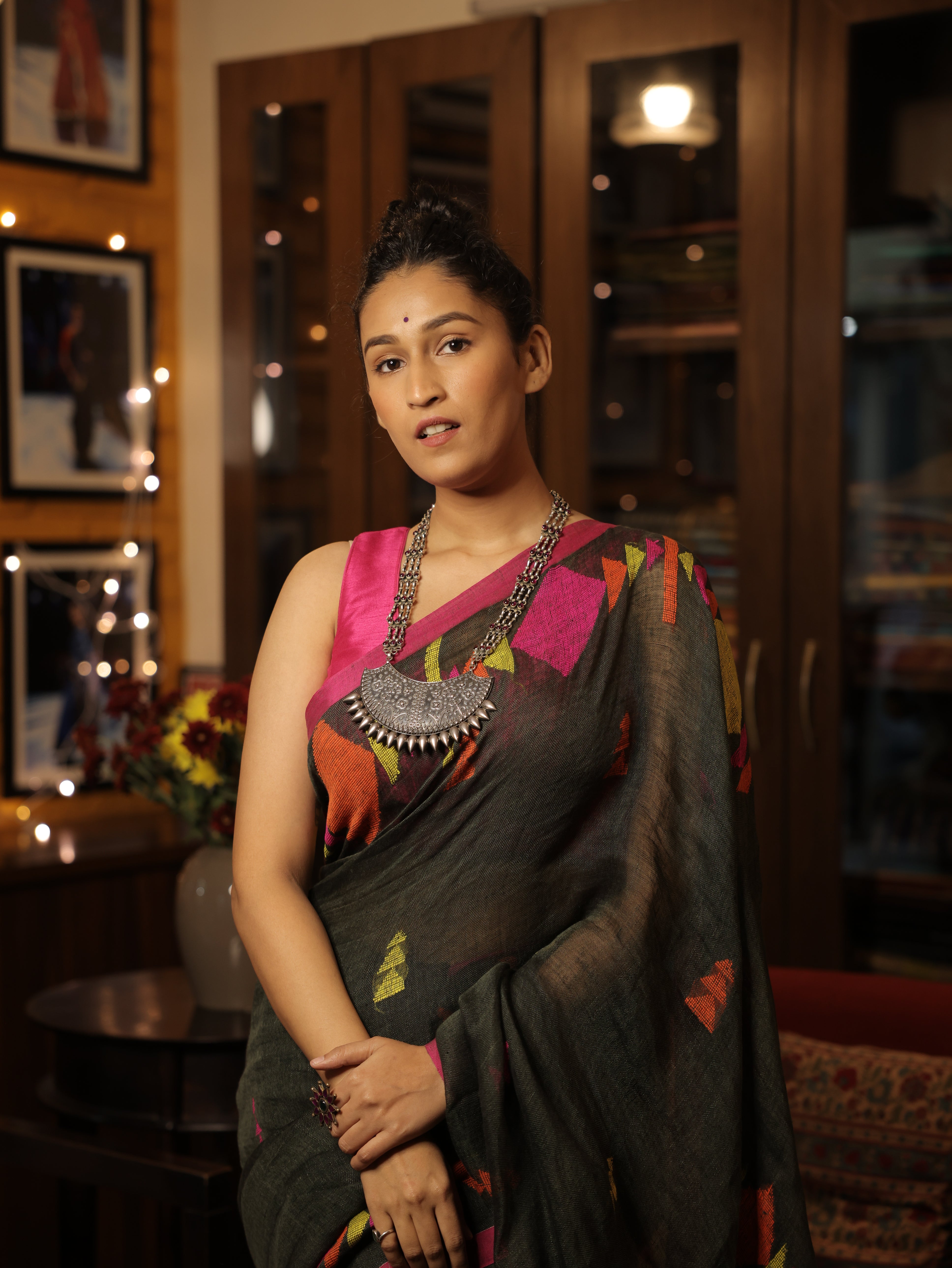 Moss Green Linen Jamdani Saree With Tassels - SRMGLJS351