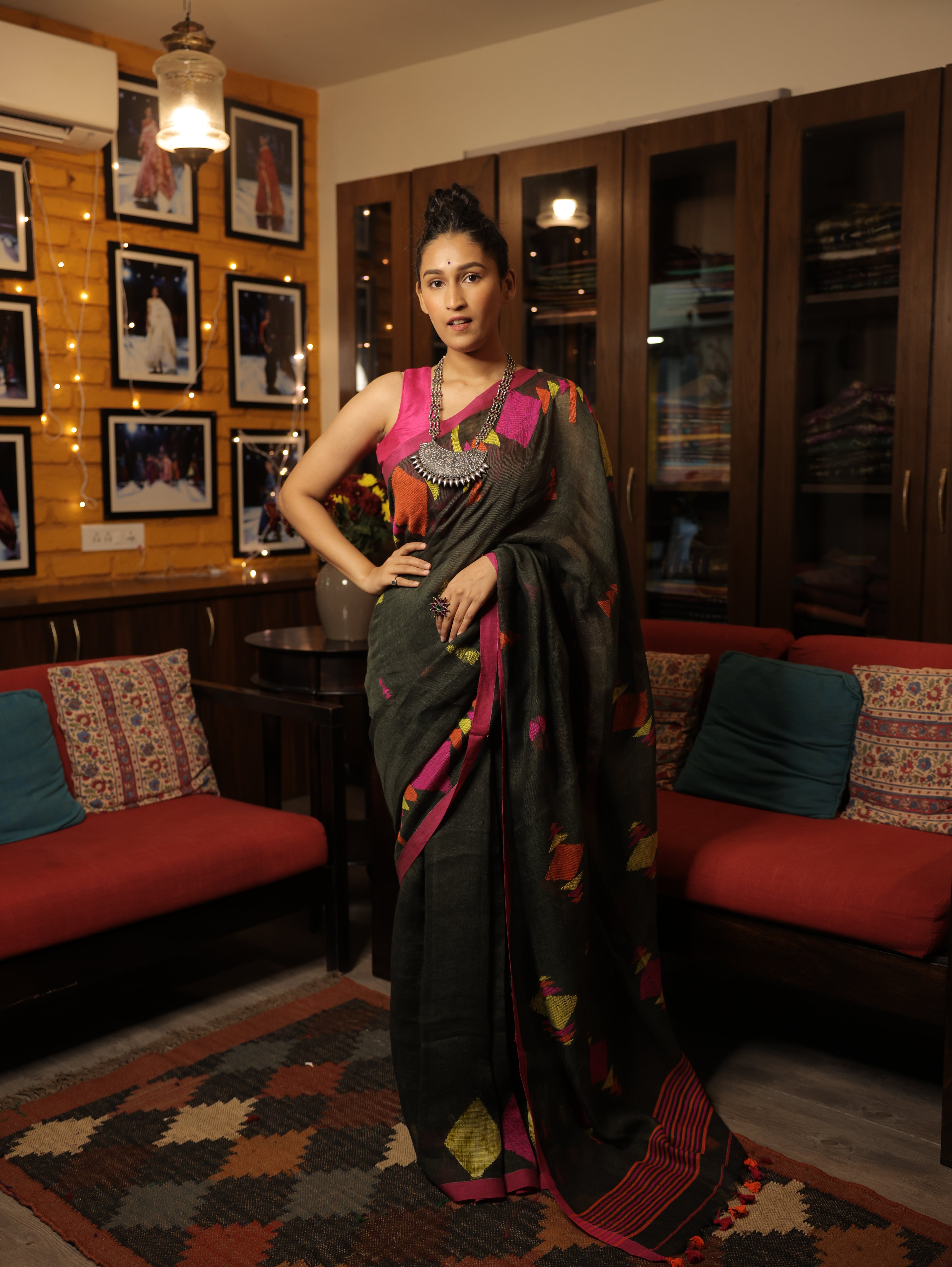 Moss Green Linen Jamdani Saree With Tassels - SRMGLJS351