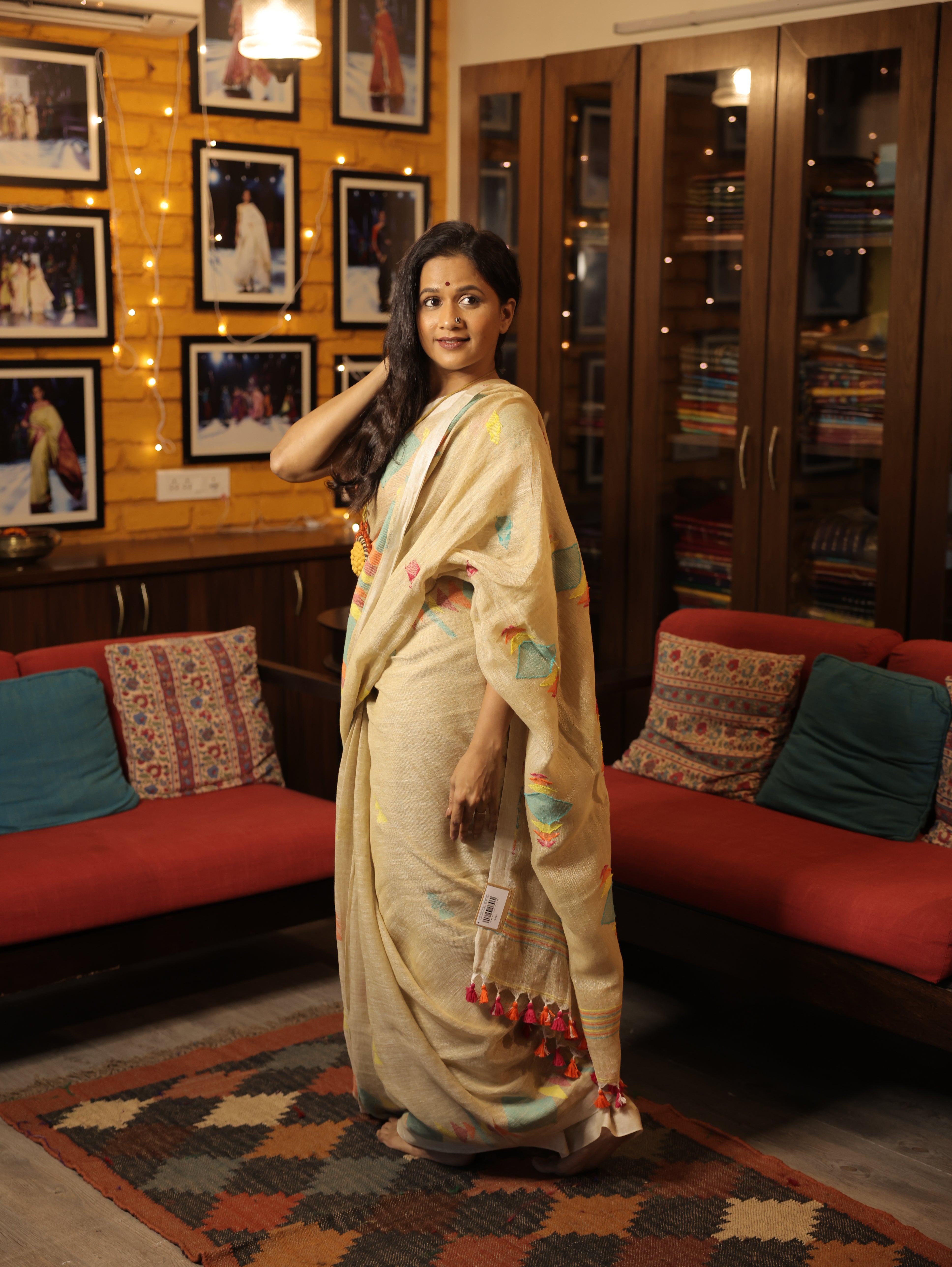 Light Yellow Linen Jamdani Saree With Tassels -  SRLYLS365