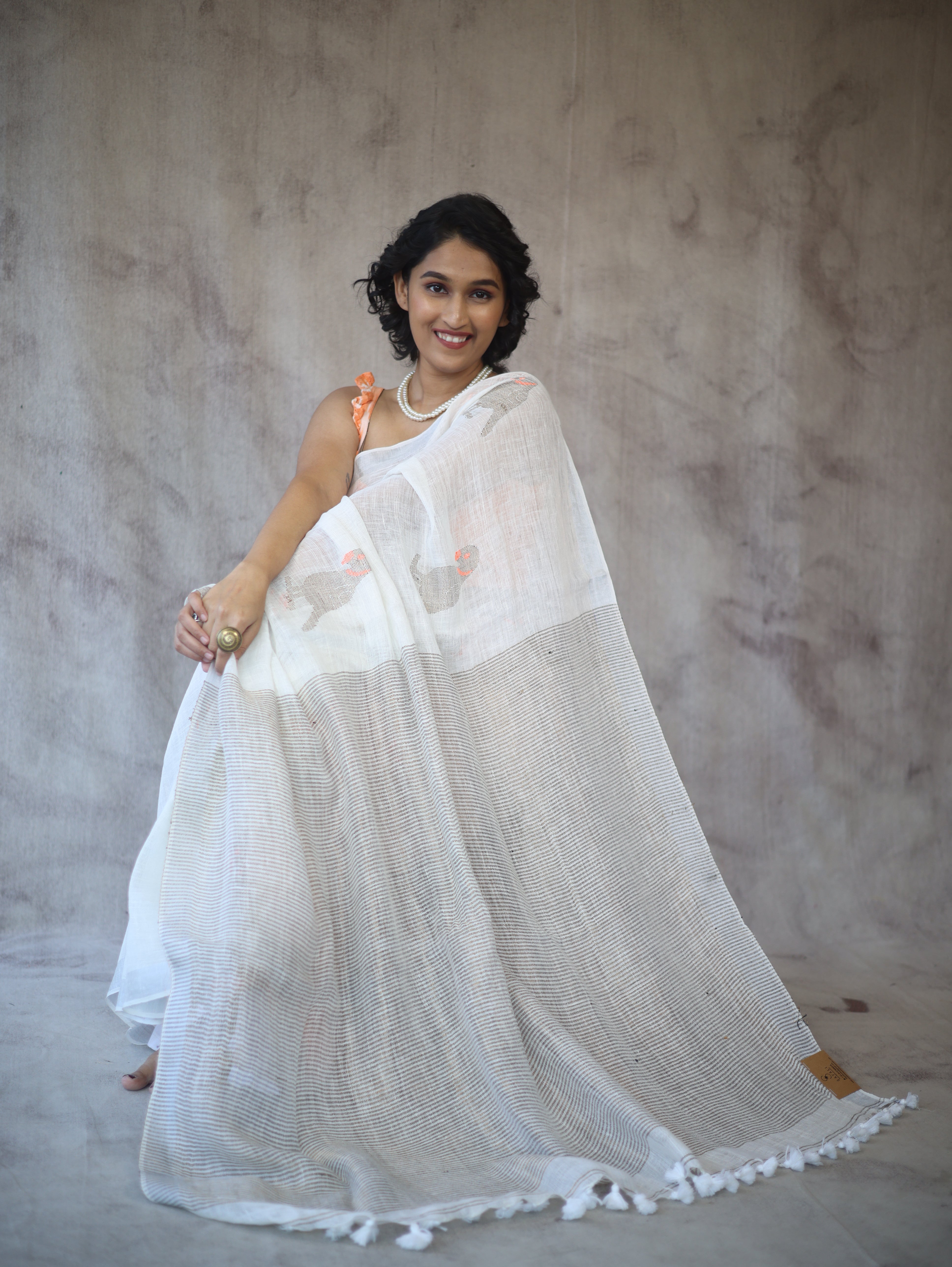 White Parrot Design Linen Jamdani Saree - SRWLJS212