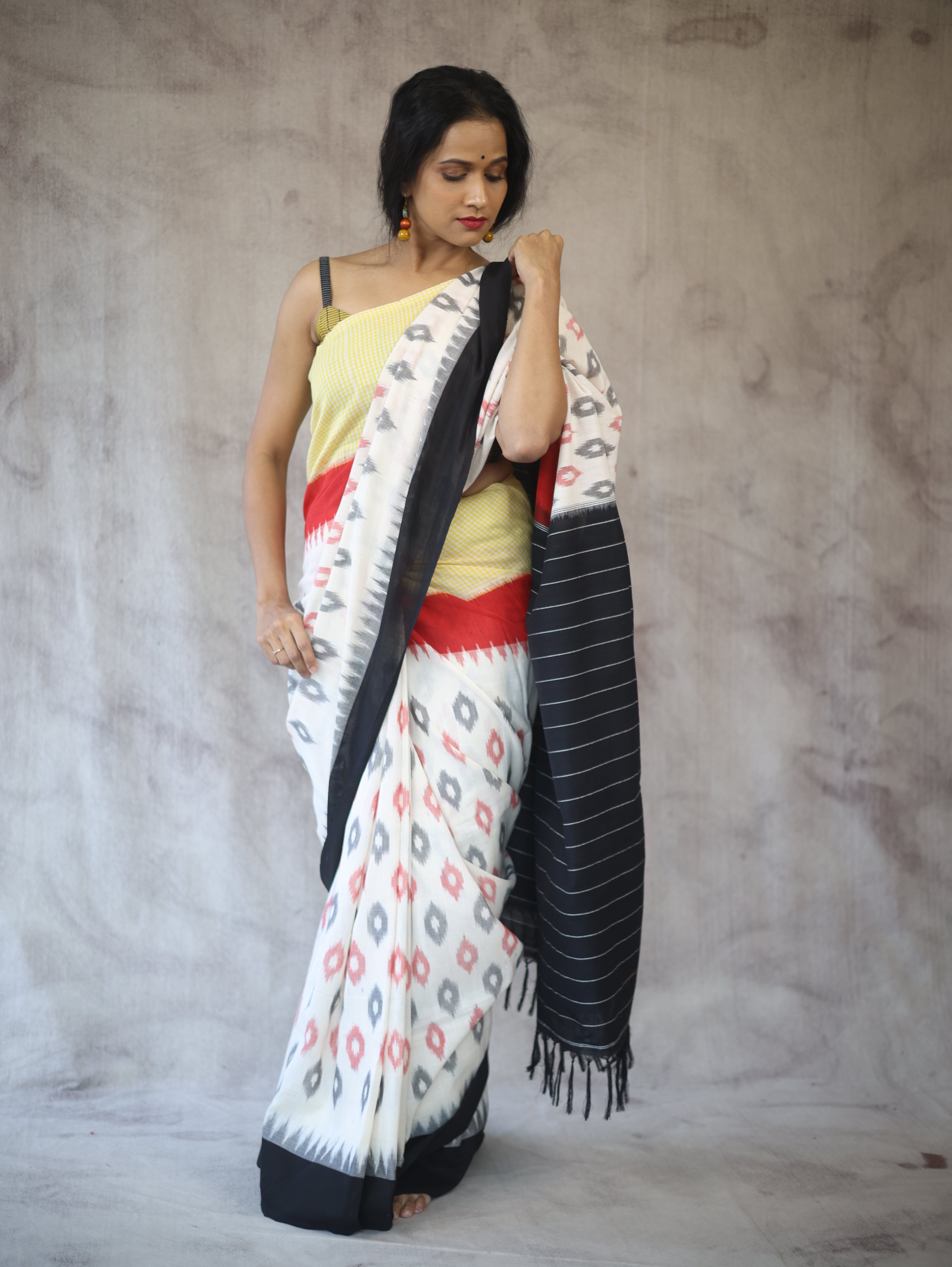 White Pochampalli Cotton Ikat Saree-SRWPCIS155
