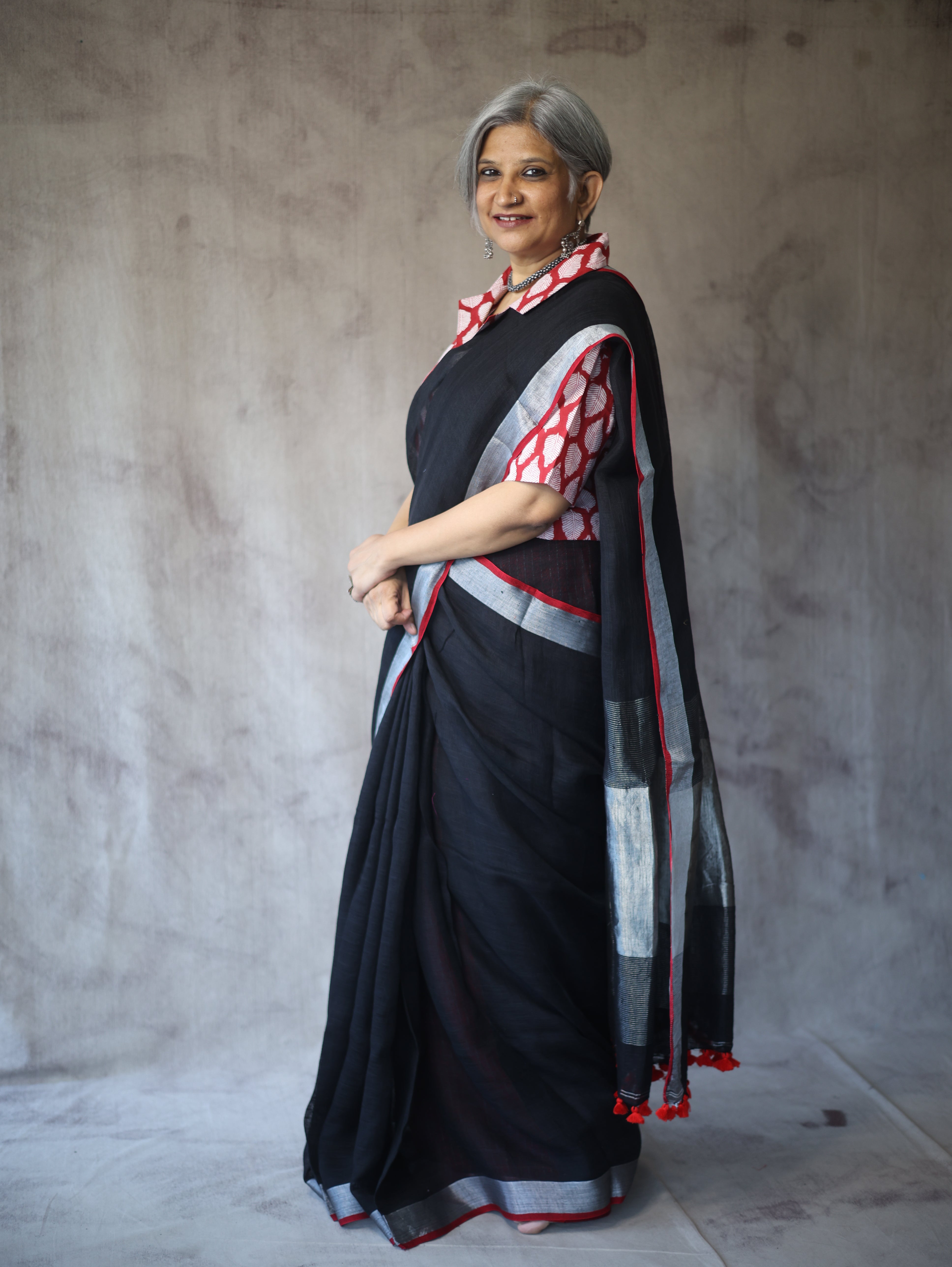 Black Plain Linen Saree-SRBPLS123