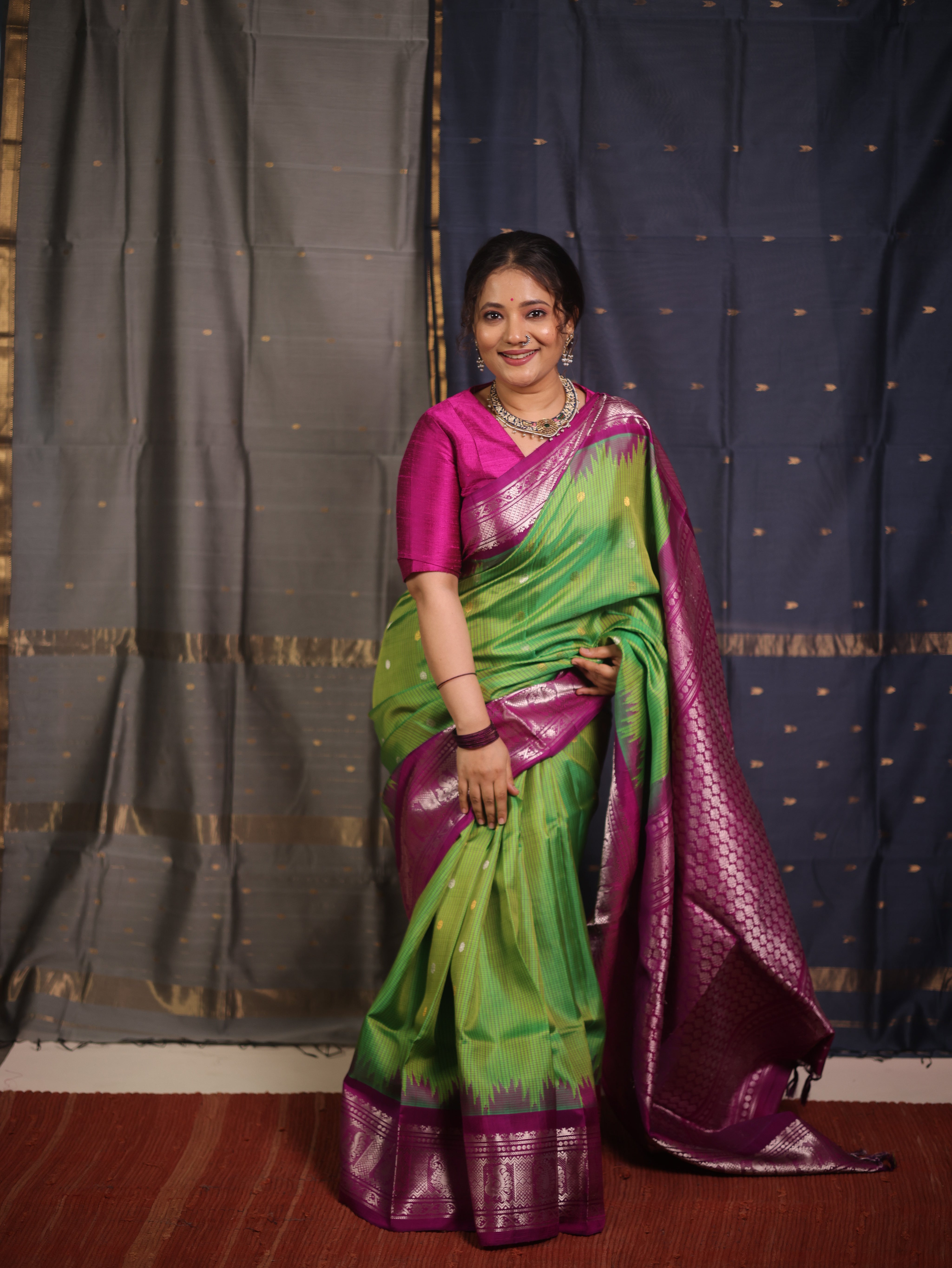 Parrot Green Gadwal Silk Saree - SRPGGSS554