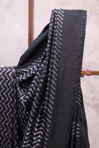 Black Pochampalli Silk Ikat Saree-SRBPSIS108