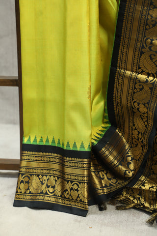 Green Gadwal Silk Saree - SRGGSS372