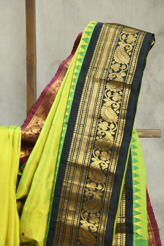 Green Gadwal Silk Saree - SRGGSS372