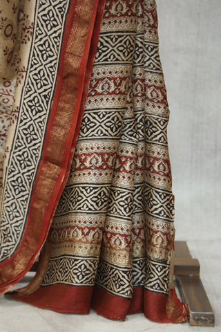 Beige HBP Cotton Silk Saree With Maheshwari Border - SRBCSS769