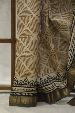 Cream HBP Cotton Silk Saree With Maheshwari Border - SRCCSS798