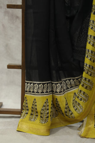 Black HBP Cotton Silk Saree With Maheshwari Border - SRBCSS864