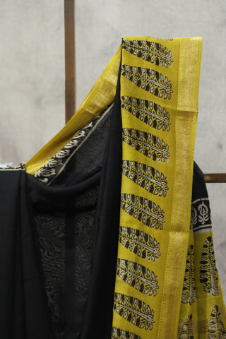 Black HBP Cotton Silk Saree With Maheshwari Border - SRBCSS864