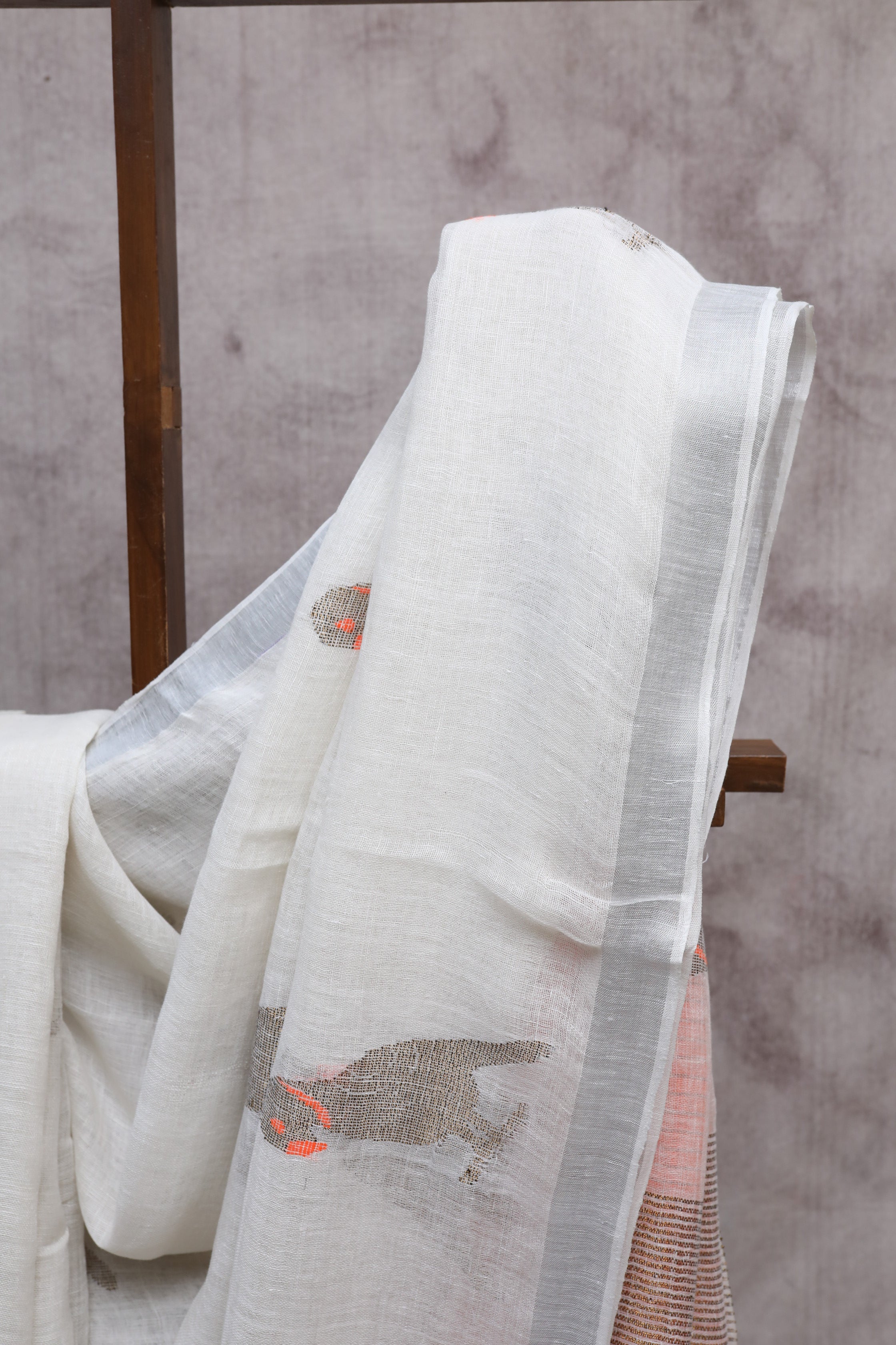 White Parrot Design Linen Jamdani Saree - SRWLJS212