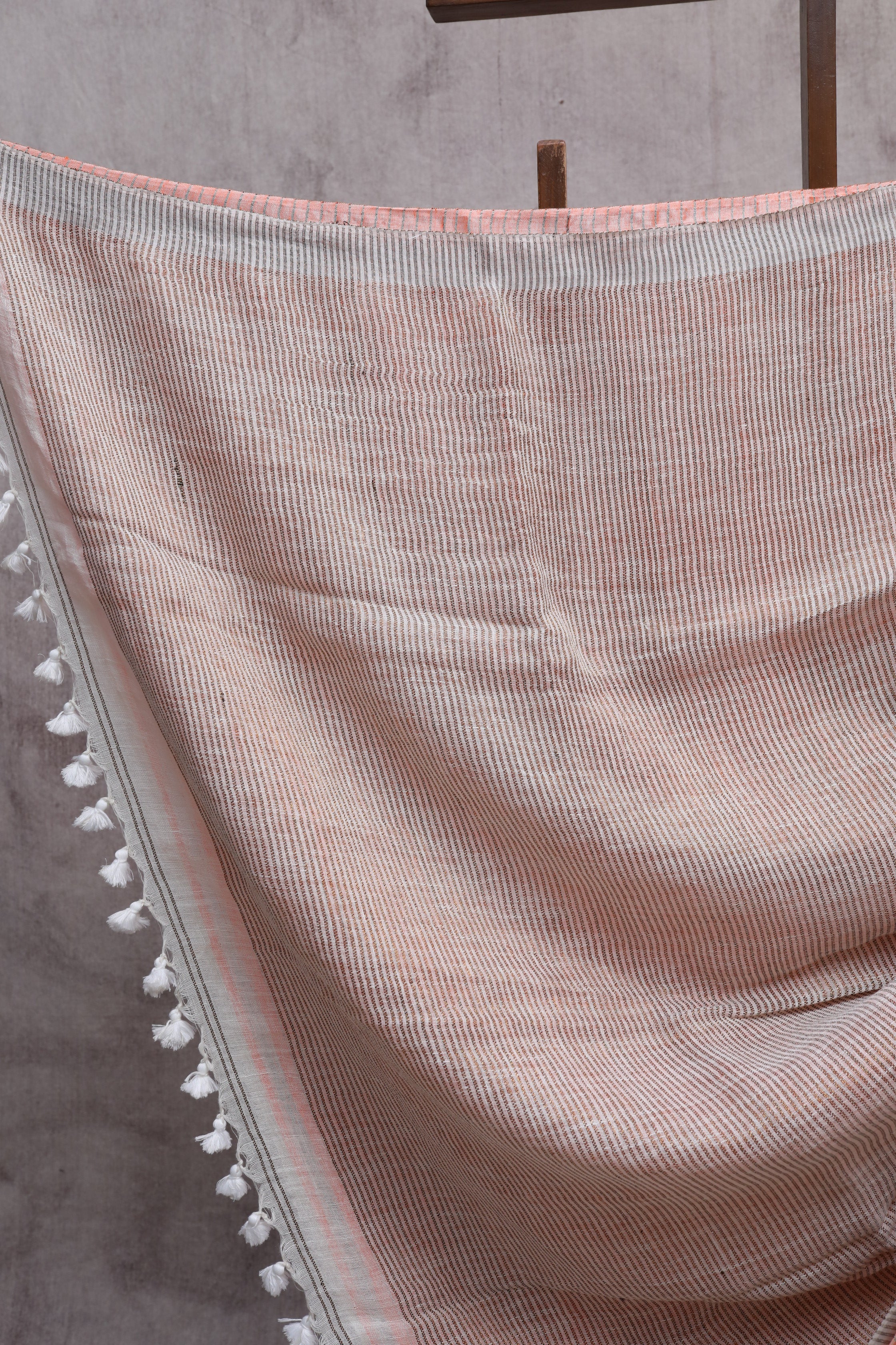 White Parrot Design Linen Jamdani Saree - SRWLJS212