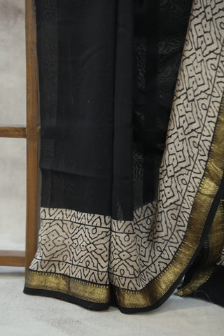 Black  HBP Cotton Silk Saree With Maheshwari Border - SRBCSS843