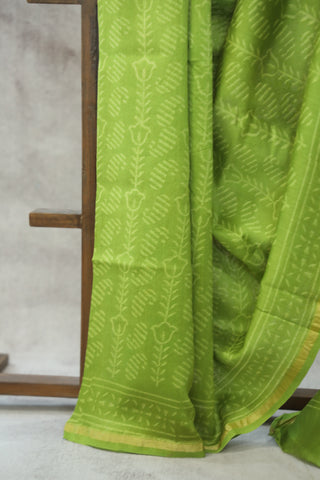 Green HBP Cotton Silk Saree With Chanderi Border - SRGCSS836