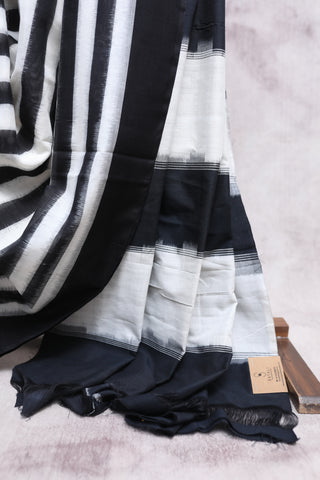 Black-White Pochampalli Cotton Ikat Saree-SRBWPCIS171