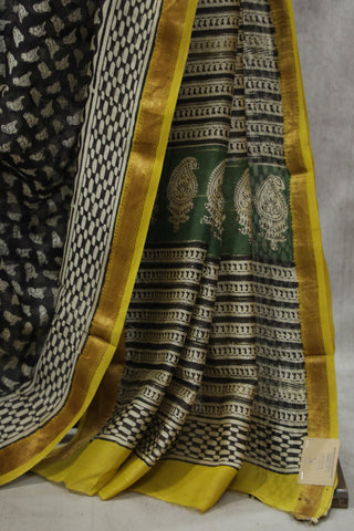 Black  HBP Cotton Silk Saree With Maheshwari Border - SRBCSS845