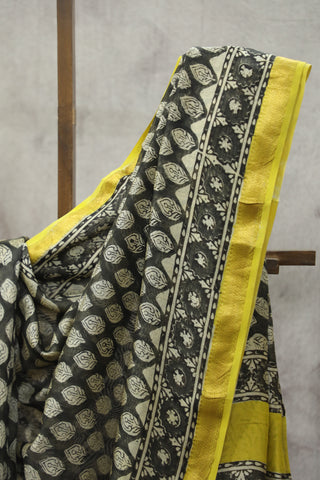 Black HBP Cotton Silk Saree With Maheshwari Border - SRBCSS801