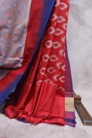 Light Red Pochampalli Cotton Ikat Saree-SRLRPCIS175