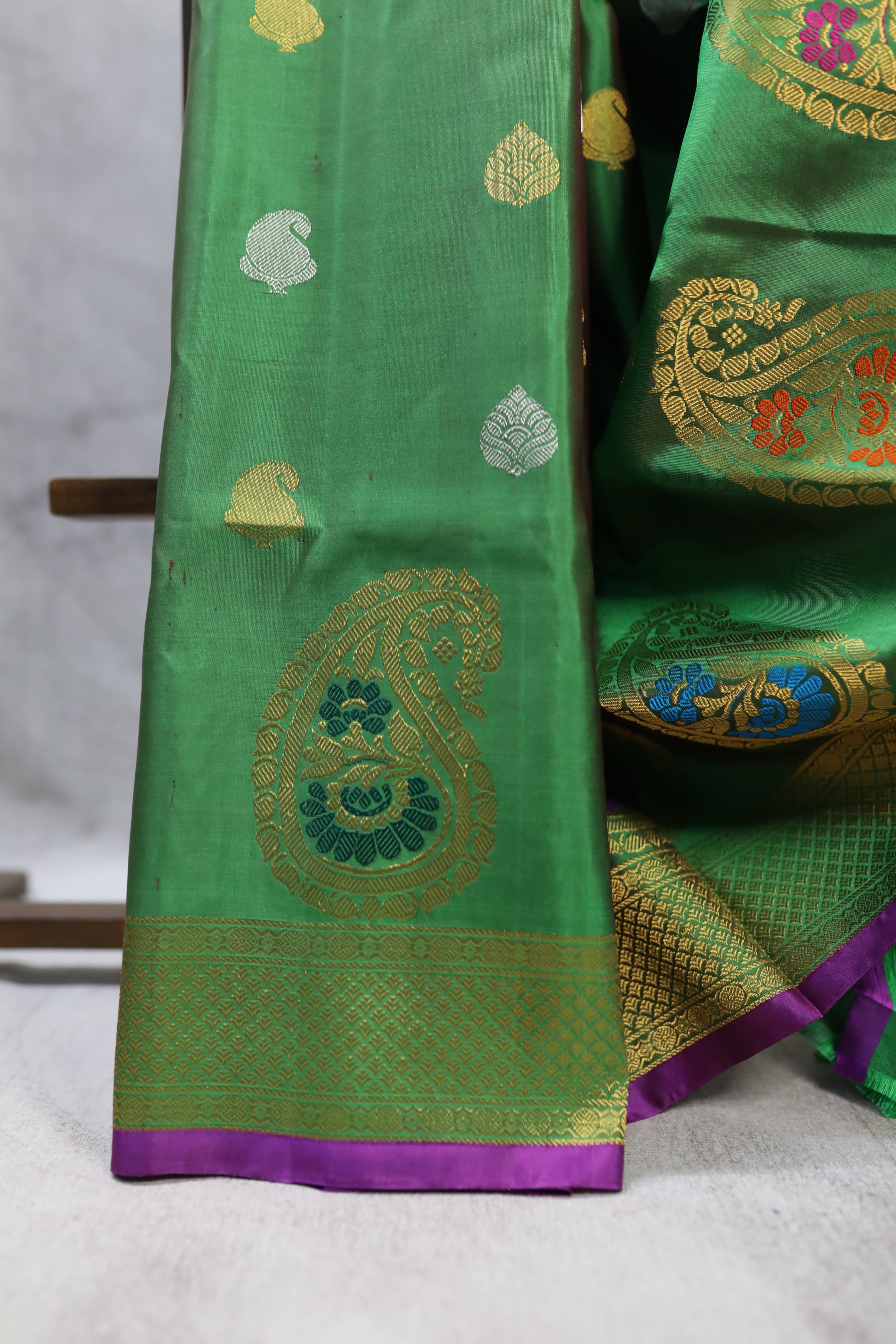 Emerald Green Gadwal Silk Saree - SREGGSS320
