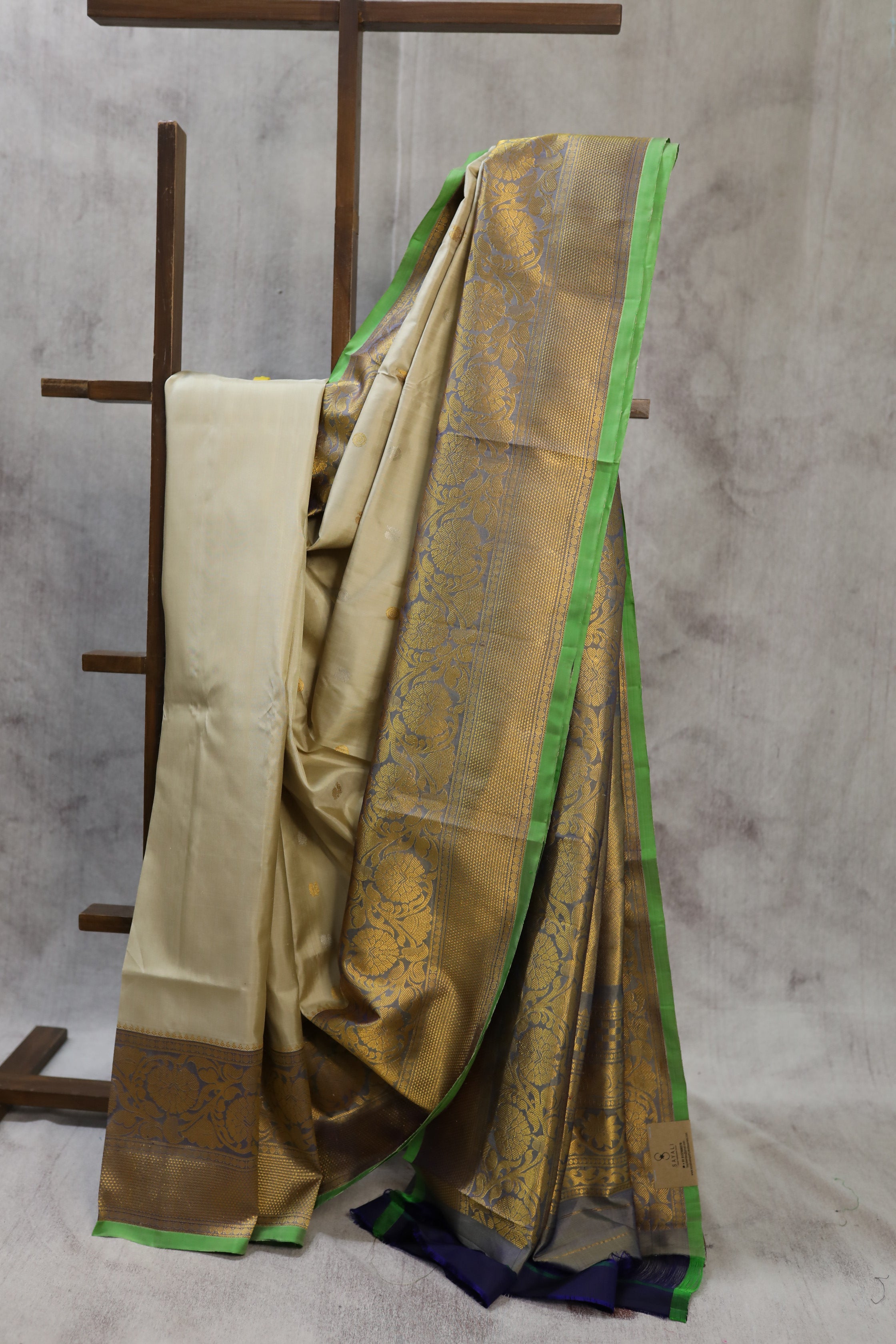 Cream Gadwal Silk Saree - SRCGSS294