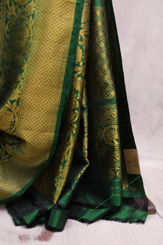 Green Gadwal Silk Saree - SRGGSS293