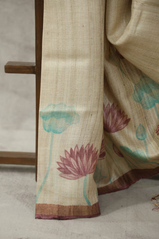 Cream Hand-Painted Tussar Silk Saree - SRCHPTSS996