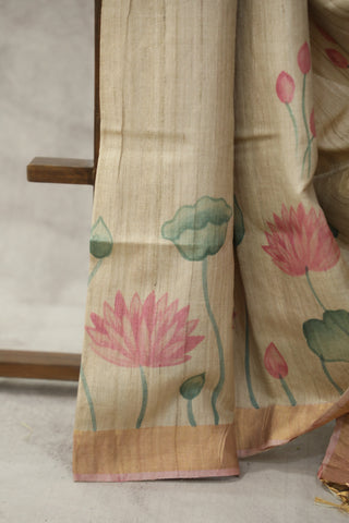 Cream Hand-Painted Tussar Silk Saree - SRCHPTSS997