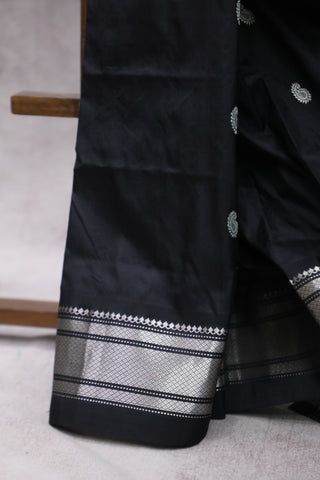 Black Silk Paithani Saree - SRBSPS509