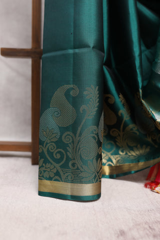 Green Soft Silk Saree And Rani Pink Pallu With a Golden Zari Design - SRGSSS162