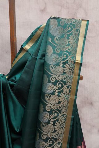 Green Soft Silk Saree And Rani Pink Pallu With a Golden Zari Design - SRGSSS162