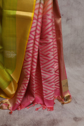 Green Soft Silk Saree With Big Paisley- SRGSSS131