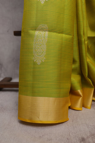 Green Soft Silk Saree With Big Paisley- SRGSSS131