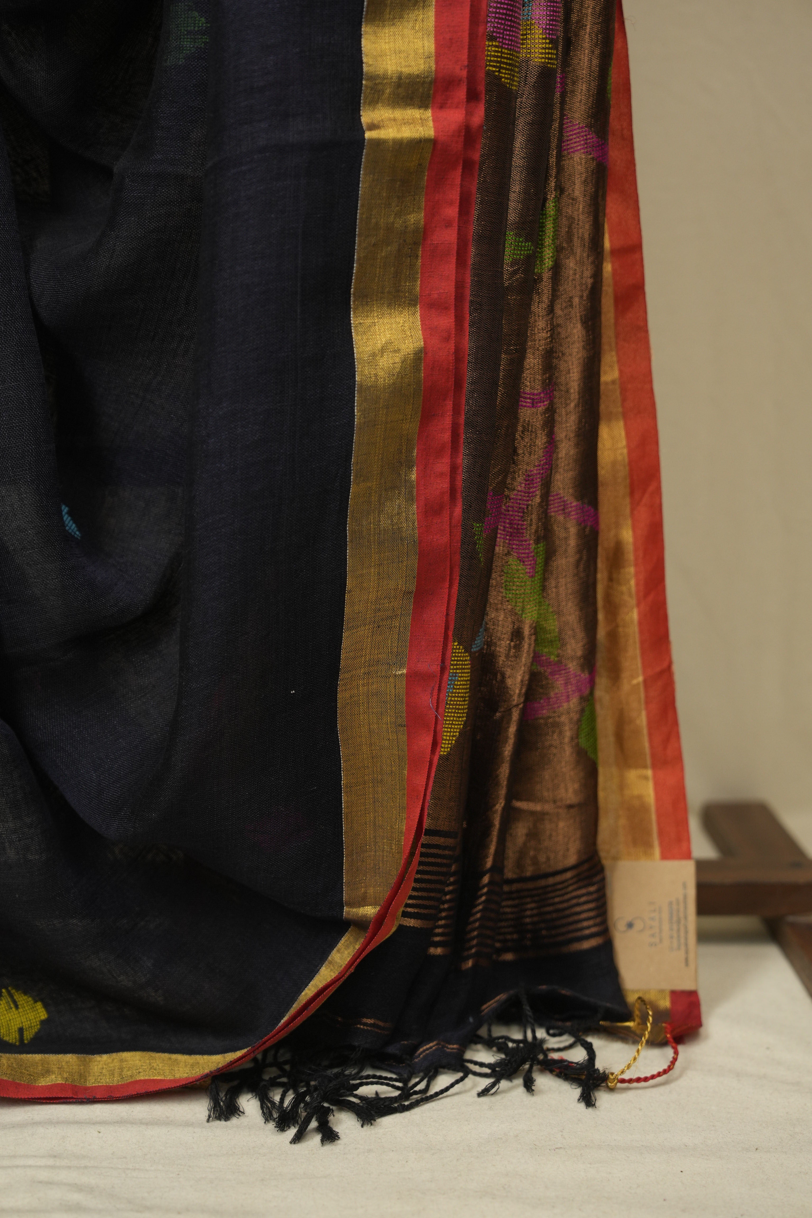 Black Linen Jamdani Saree - SRBLJS518