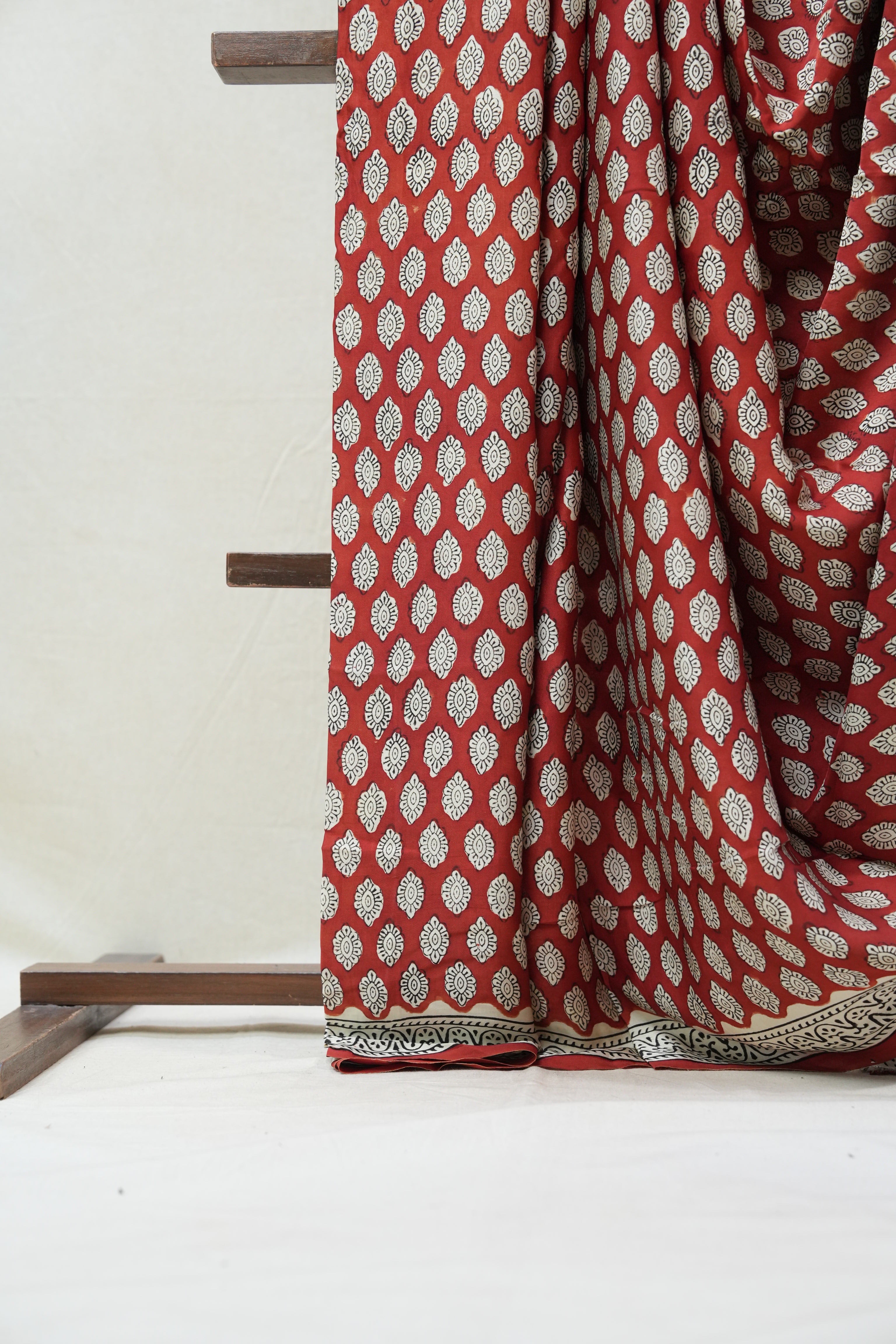 Red HBP Modal Silk Saree - SRRMSS370