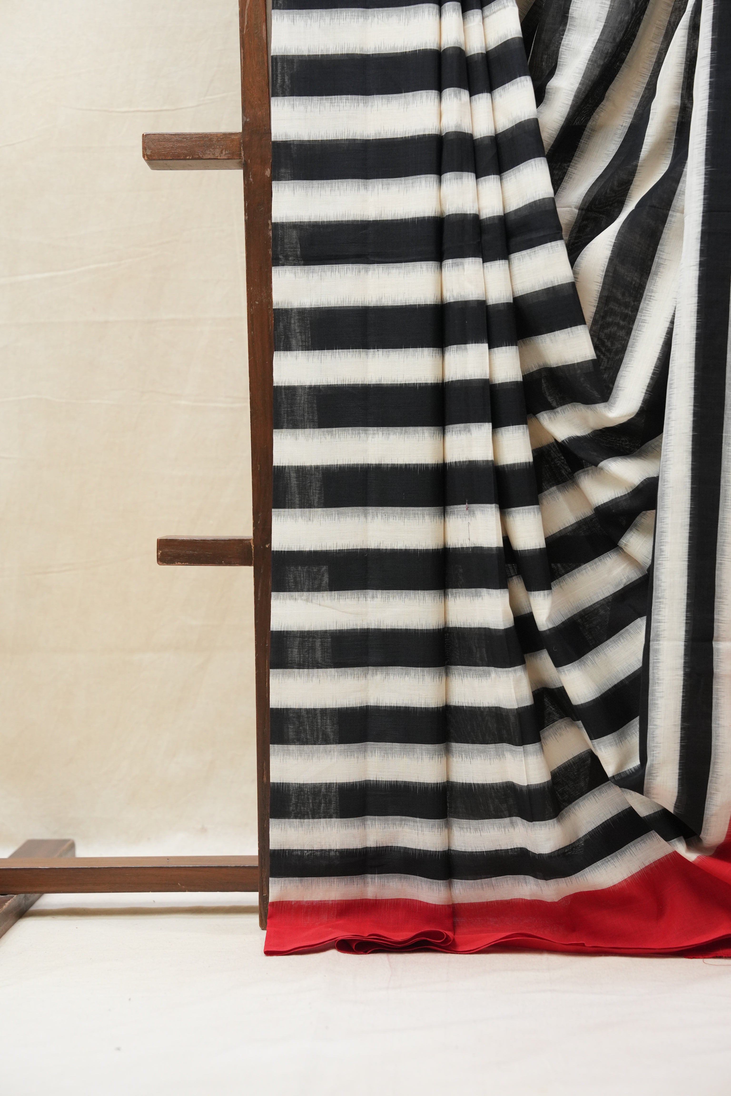 Black & White Pochampalli Cotton Ikat Saree - SRBWPCIS537