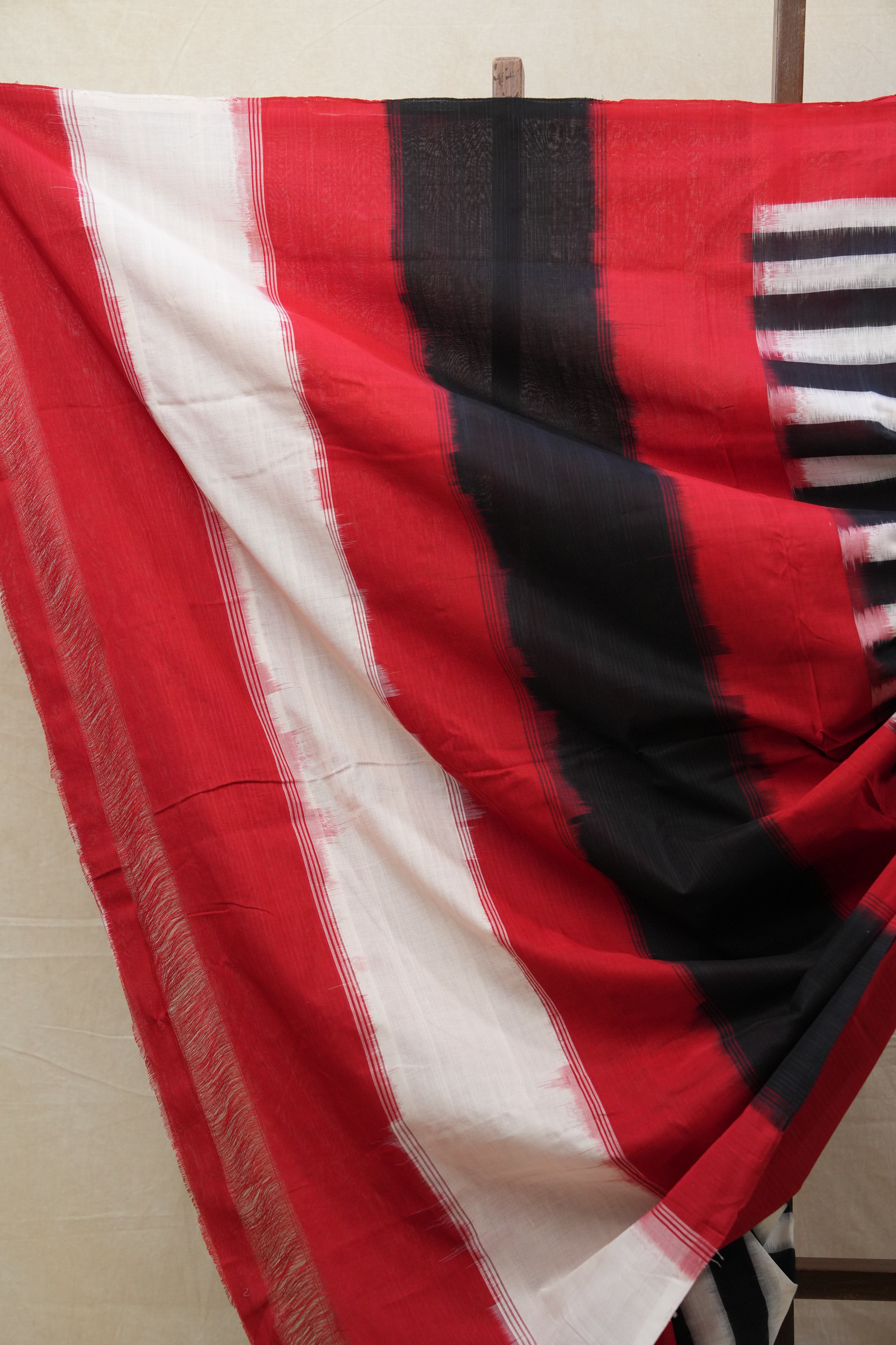 Black & White Pochampalli Cotton Ikat Saree - SRBWPCIS537