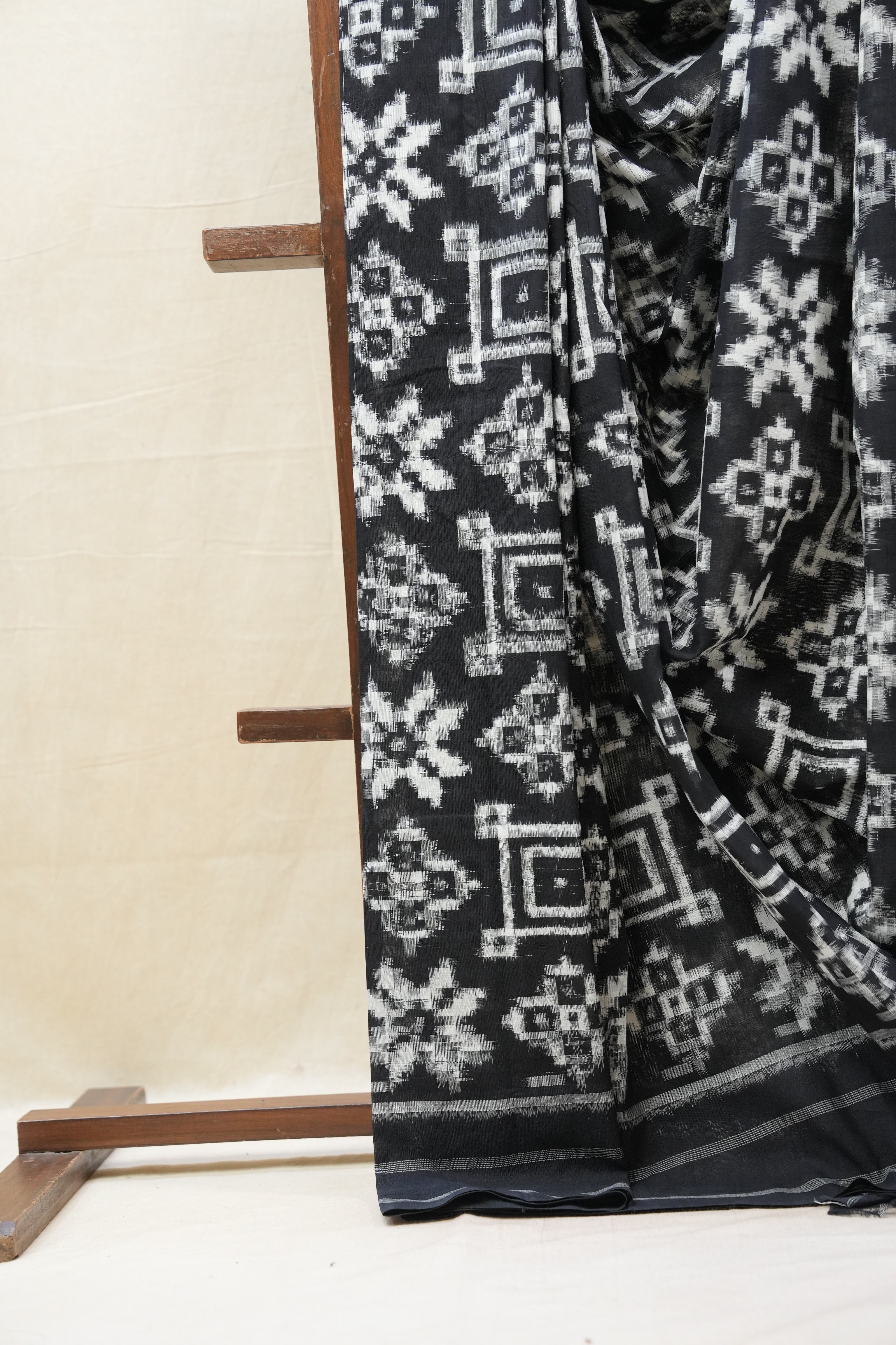 Black Pochampalli Cotton Ikat Saree - SRBPCIS498