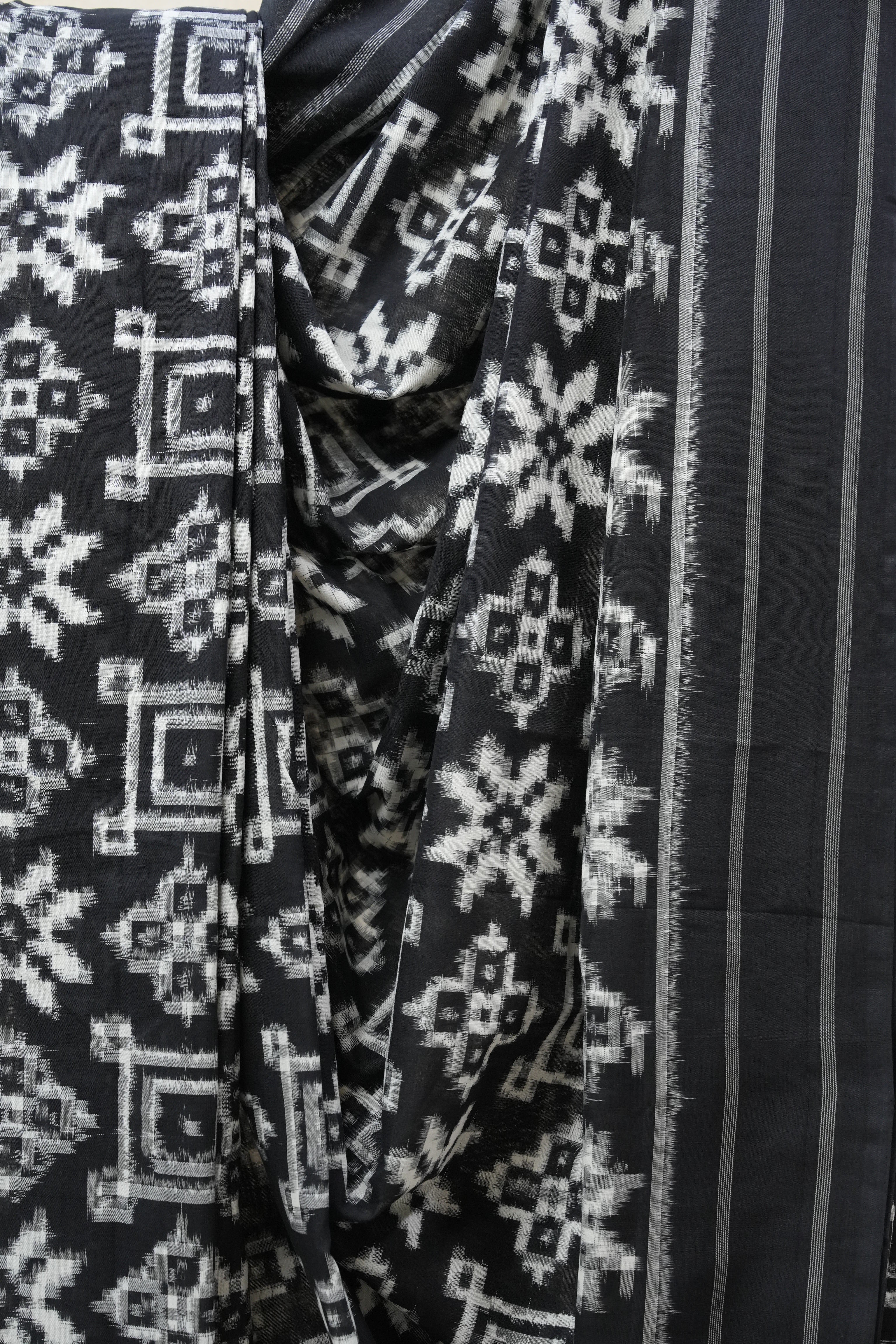 Black Pochampalli Cotton Ikat Saree - SRBPCIS498