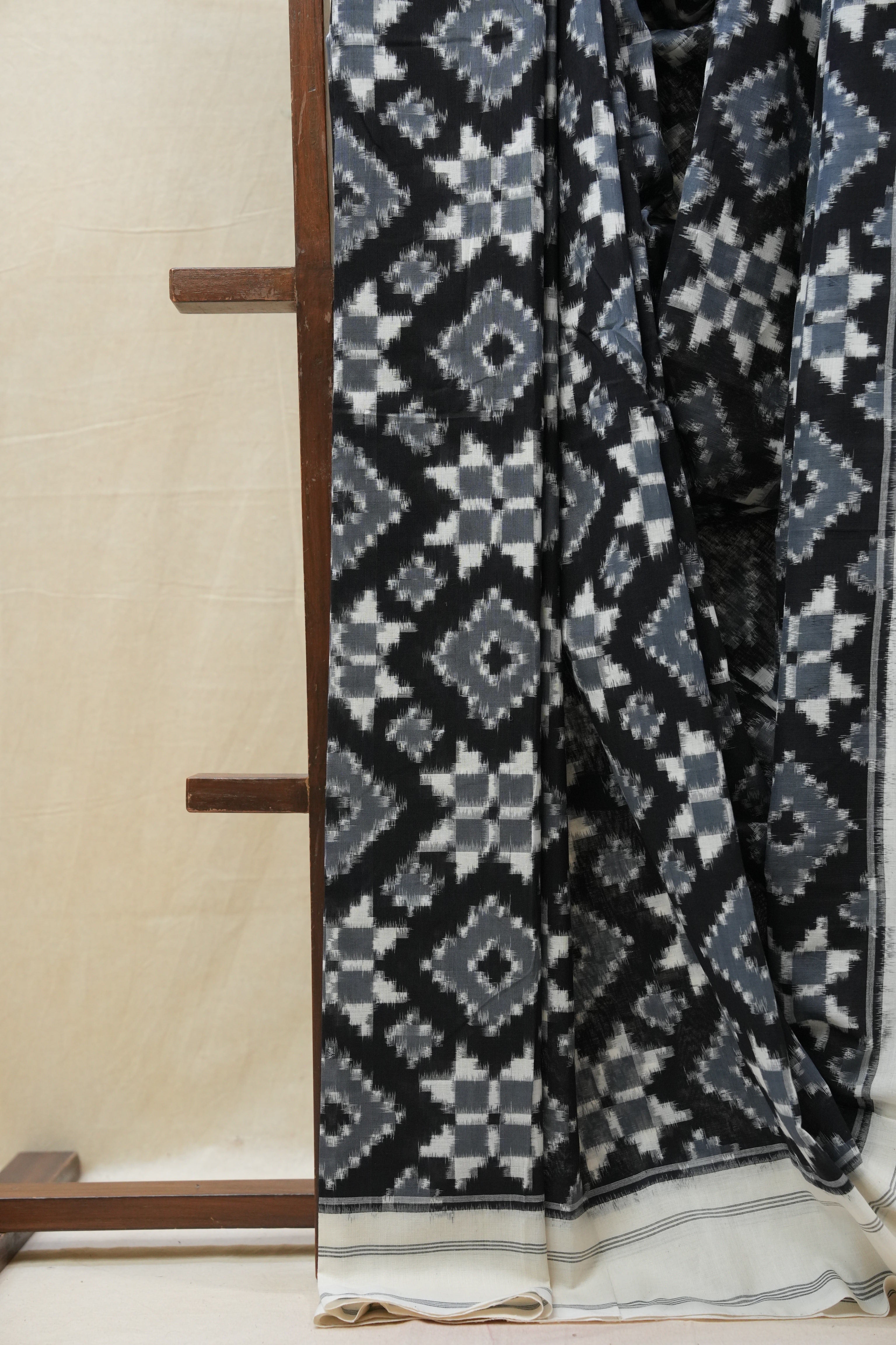 Black Pochampalli Cotton Ikat Saree - SRBPCIS499