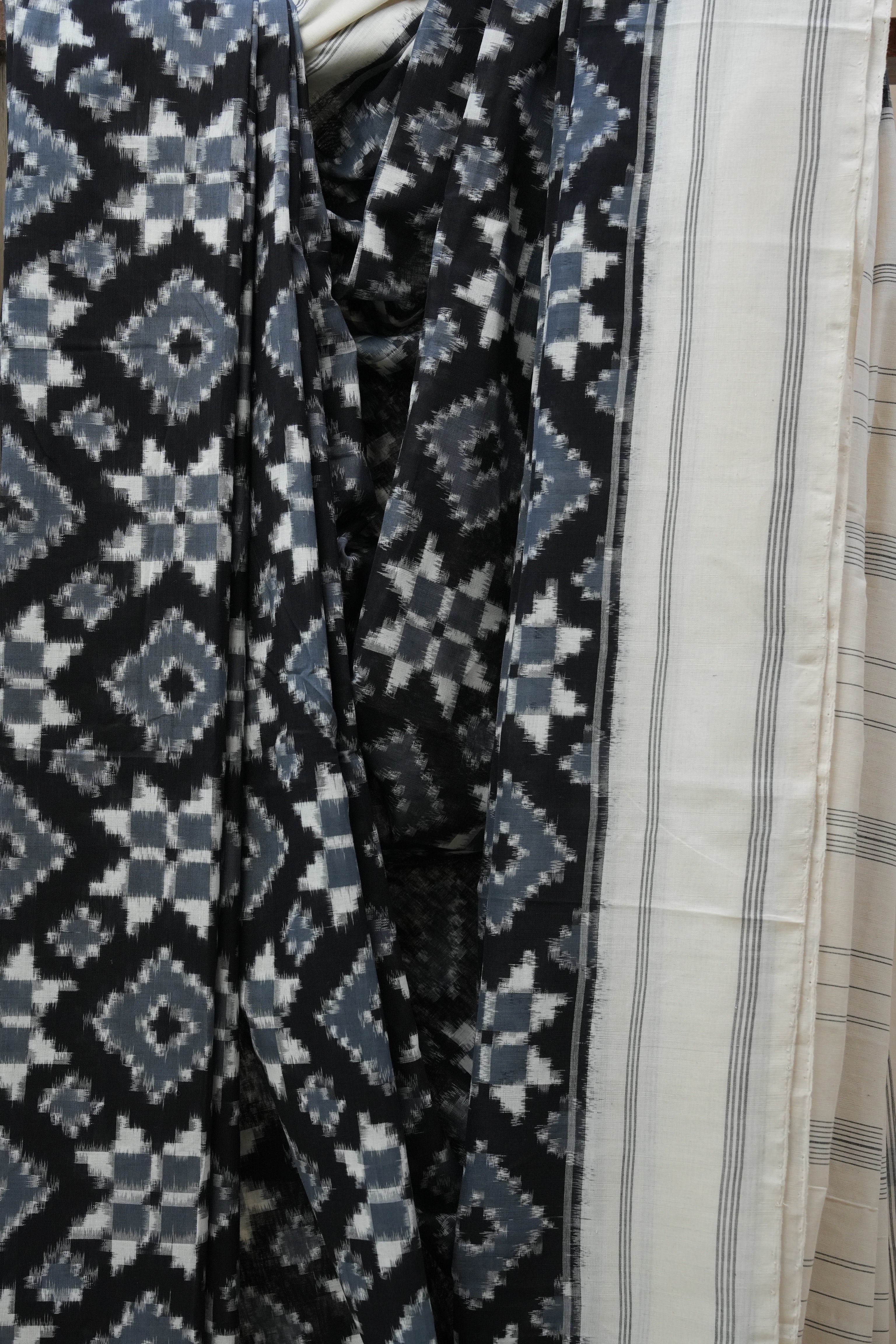 Black Pochampalli Cotton Ikat Saree - SRBPCIS499